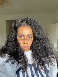 Image 4 of 20 inch 13x4 CURLY wig with CURLY EDGES 