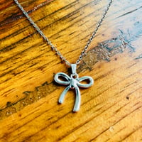 Image 1 of Set of 5 vintage bow silver plated necklaces 