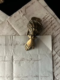 Image 2 of Magnifique petite pince à courrier en laiton ouvragée, époque victorienne, 1850-1890.