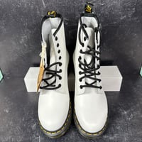 Image 2 of DR DOC MARTENS 1460 WOMENS SMOOTH LEATHER LACE UP BOOTS SIZE 8 WHITE 8 EYE SLIP RESISTANT NEW