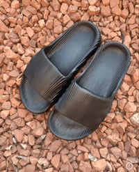 Ladies Black Wave Pool Slider 