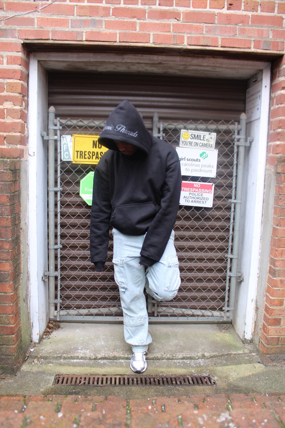 V1 (BLACK)