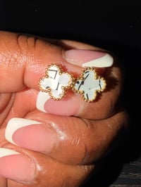 Graffiti Lucky Leaf White Earrings 