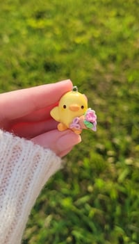 Image 1 of Bomi bouquet charm