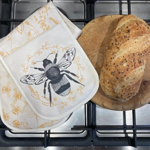 Image of Bumblebee oven glove