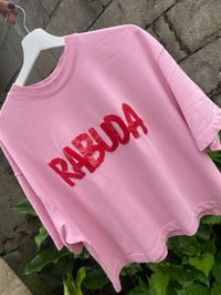 Image 3 of Camiseta bordada a man. RABUDA rosa. Corte oversize. Talla única!