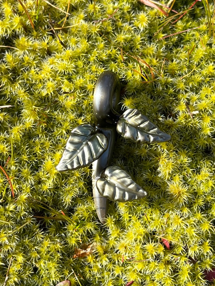 Image of Mini Metallic 3 Leaf Pendant