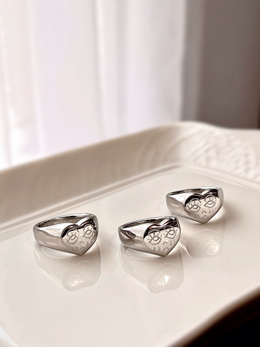 CRYING FACE HAND ENGRAVED HEART SIGNET HUTCH MELBOURNE