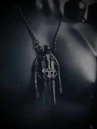 Image 5 of Cathedral window vi 