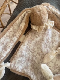 Image 2 of DOUDOU ENVELOPPANT MOTIF  LAPINOU