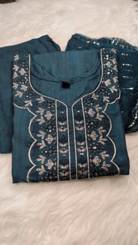 Image 4 of Pakistani Kurtha Set with Organza Shawl - Design #9