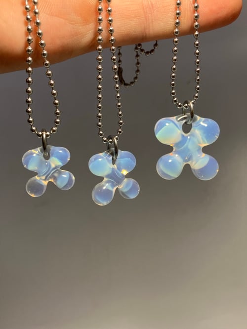 Image of opaline clovers (new color)
