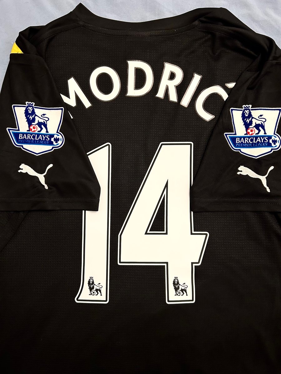 Image of Tottenham Hotspur “MODRIĆ 14” 2011/12 Third Shirt + PL patches (L)