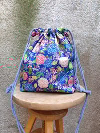 Image 1 of Bolso BOMBONERA HORTENSIAS azul