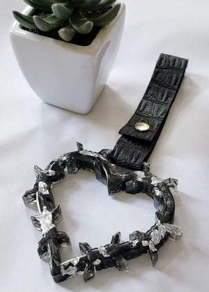 Forged Carbon Barbed Wire Heart Tsurikawa
