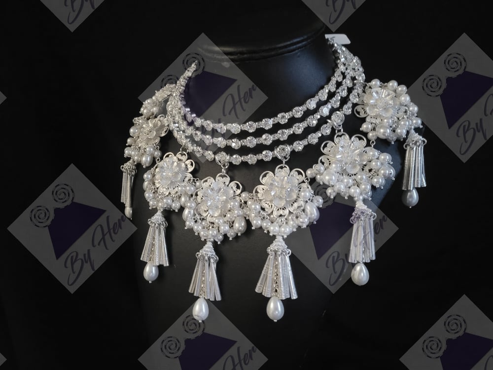 Lady in the Mist choker