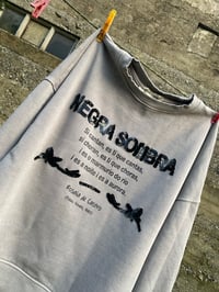 Image 2 of Suadoiro bordado a man. NEGRA SOMBRA GRIS. Varias tallas! Feita por encarga.