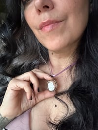 Image 3 of Magnifique camée scènette, monture en argent broche et pendentif, 19eme siècle