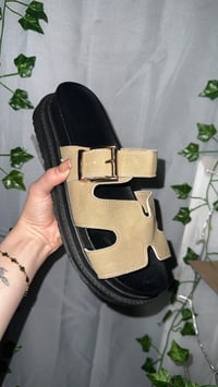Buckle sandals True to size
