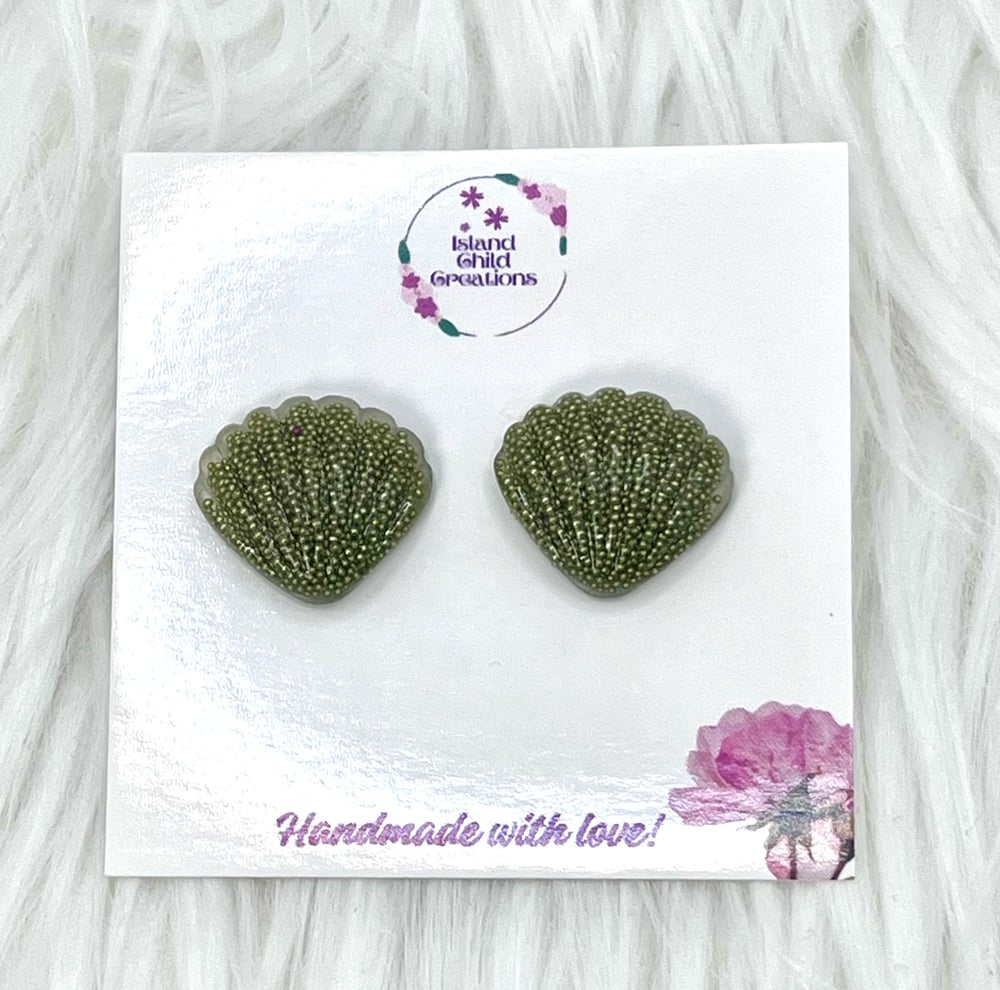 Image of SEASHELL GREEN BEAD STUDS 