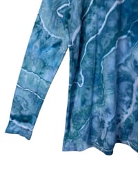 Image 5 of 1XL Ladies Long-Sleeve Stretch Tee in Seaside Geode Ice Dye