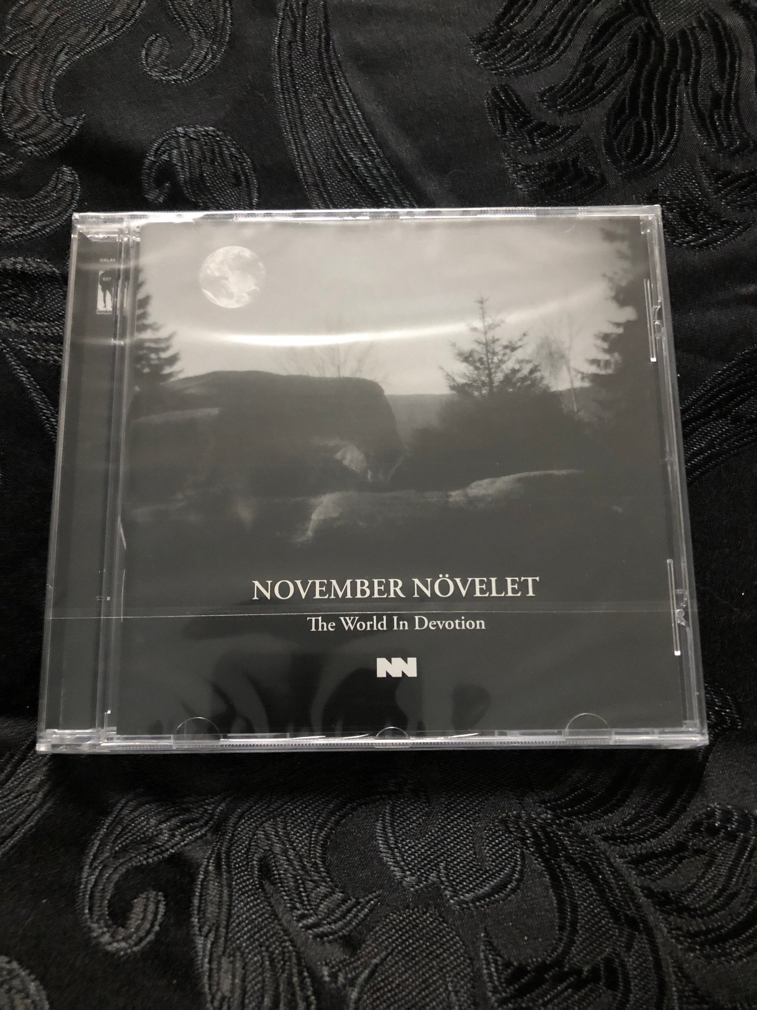 NOVEMBER NÖVELET - THE WORLD IN DEVOTION CD (Galakthorro)