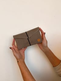 Image 5 of AURA Pochette con tasca interna 