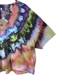 Image 3 of 3XL Crop Tee in Tropical Agate Ice Dye