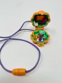 Image 1 of Polly Pocket vintage médaillon fleur orange complet