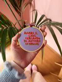 Image 1 of Telaio Amare il caos, cercando di mettere in ordine