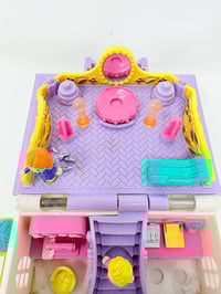 Image 5 of Ensemble bracelet et Polly Pocket Le magasin de robes de mariées