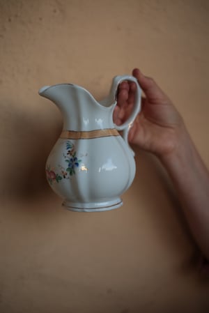 Image of Milchkrug (fuer ca 1/2l) mit Blumenbemalung, Französisch
