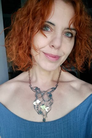 Golden fishes necklace 