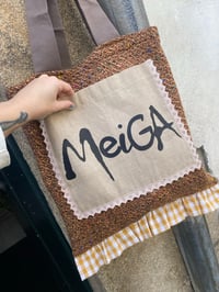 Image 2 of Bolsiña feita a man. MEIGA MARRÓN. Deseño exclusivo!