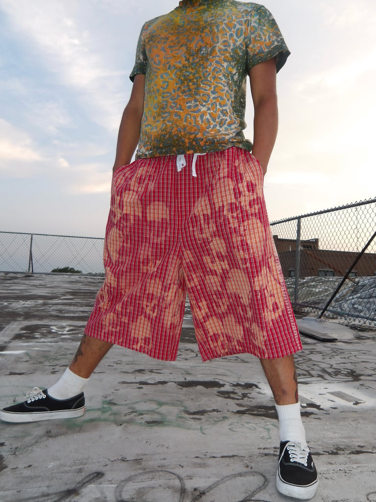 Black plaid skull shorts Image 2