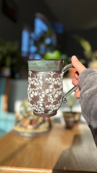 Image 8 of Skull mug 09