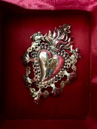 Image 1 of Ex-voto en forme de cœur sacré GR (pour Grâce rendue) en métal plaqué argent!  XIX eme siècle