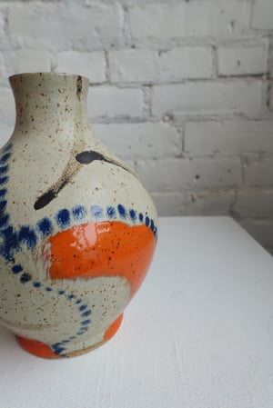 Sam Hewitt / Vase 1B