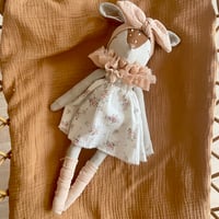 Image 1 of BICHE GRAND MODÈLE ET SES CHAUSSETTES