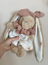 Image 2 of DOUDOU ET SA TENUE  MOTIF MARGUERITE 