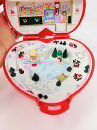 Image 8 of Ensemble bracelet et Polly Pocket coeur de Noël rouge 2 persos