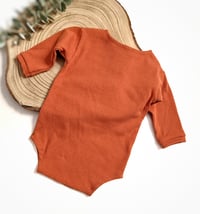Image 3 of Sitter boys bodysuit Kai  - dusty orange| photo props