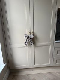 Image 3 of The Oat Check Story Bow