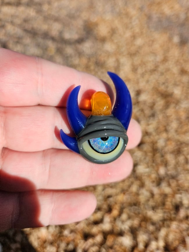 Eye pendant 
