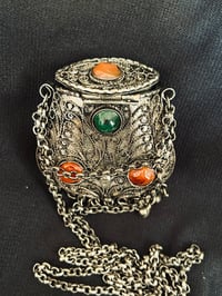 Image 5 of Vintage 1970s Indian Metal Sanjai Purse Necklace – Ornate Filigree with Carnelian & Green Stone