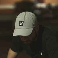 Image 1 of Gorra "Nightshift" gris