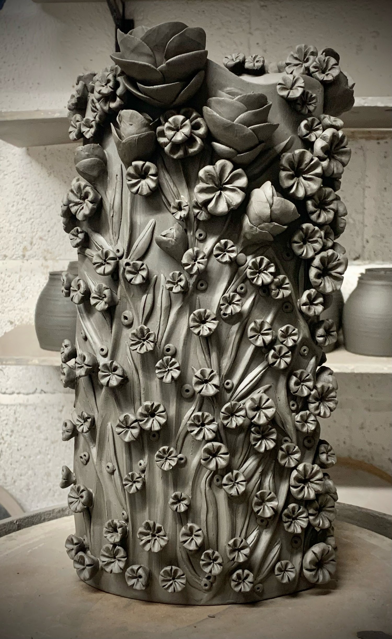 Image of Trailing Ivy Daisies and Roses 