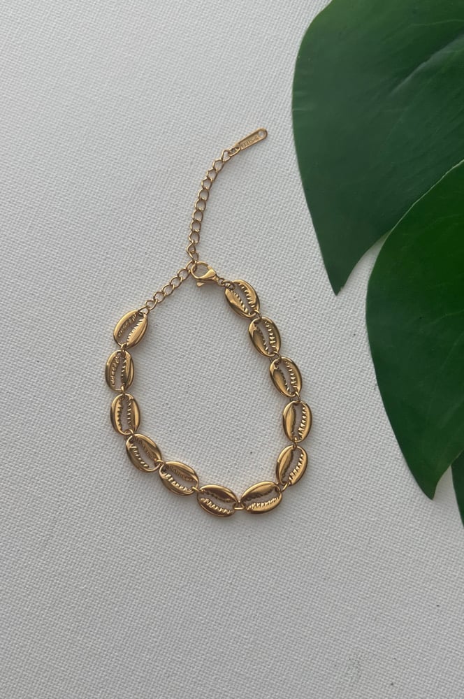 Image of RICH GIRL • Gold Cowrie Shell Bracelet