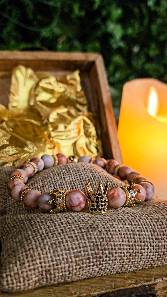 👑The Armored Kingdom Pink Petal Crown Stone Bracelet 