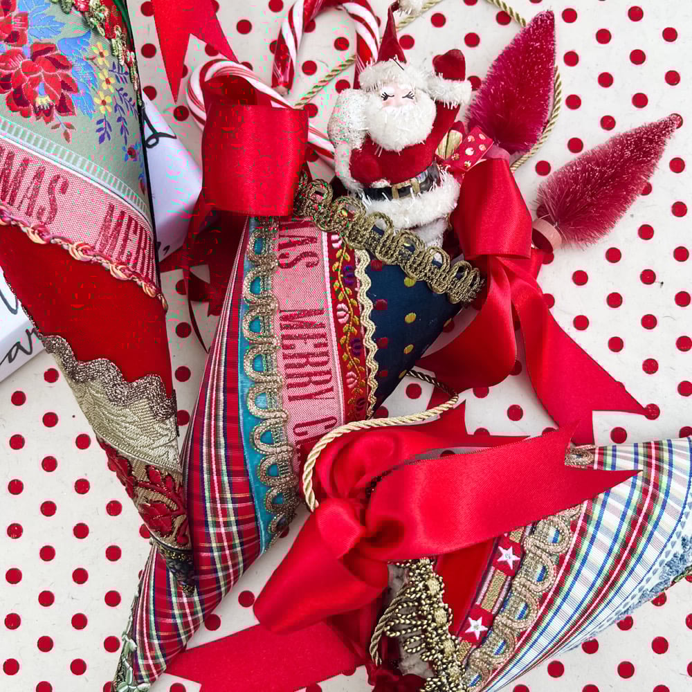 Image of Ribbon Swirl Cone, 11 inches